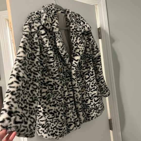 Leopard Print Fuzzy Jacket - Picture 1 of 2
